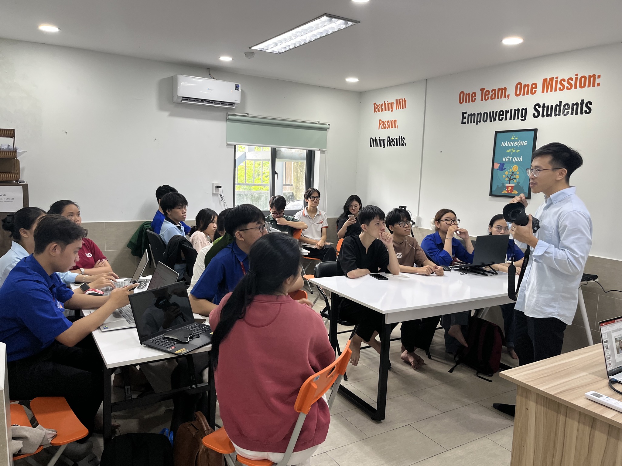 KẾT THÚC CHUỖI TRANNING KỸ NĂNG TRUYỀN THÔNG ĐA PHƯƠNG TIỆN – KHƠI DẬY TƯ DUY SÁNG TẠO CỦA SINH VIÊN