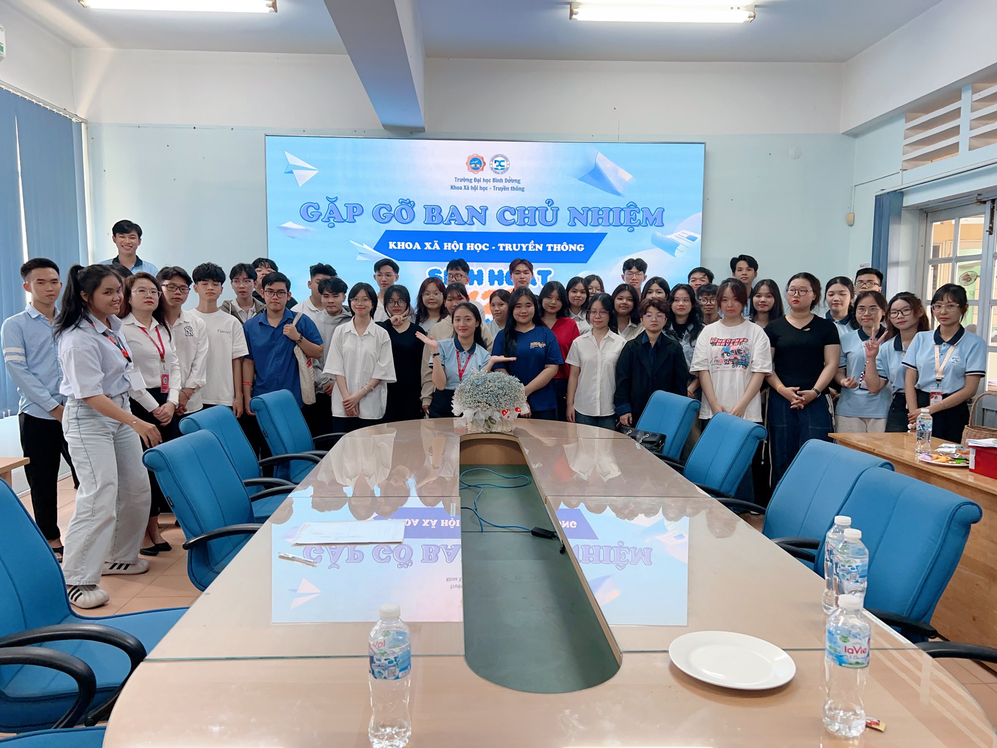 KHOA XÃ HỘI HỌC – TRUYỀN THÔNG: BUỔI SINH HOẠT ĐẦU KHÓA K28