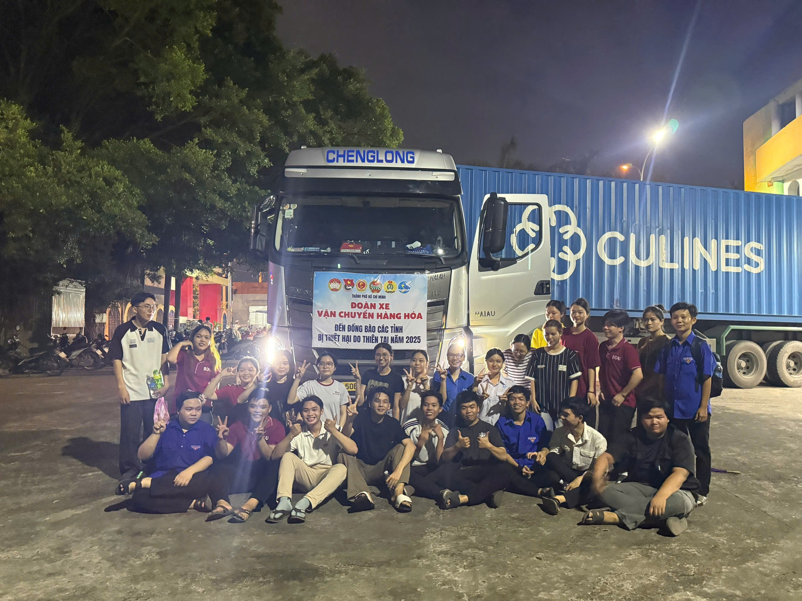 SINH VIÊN KHOA XÃ HỘI HỌC - TRUYỀN THÔNG: LAN TỎA NGHĨA TÌNH HƯỚNG VỀ MIỀN TRUNG RUỘT THỊT 