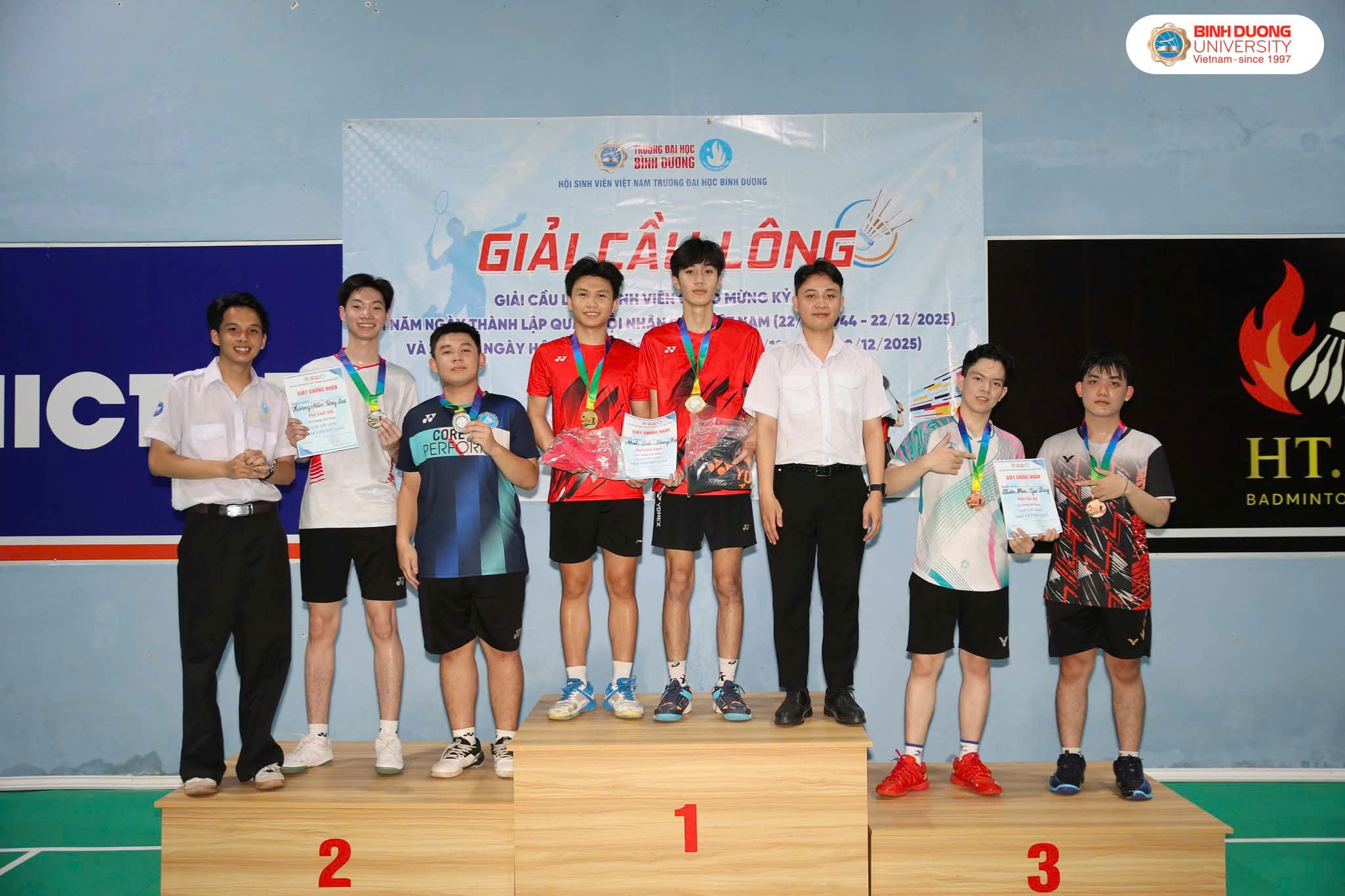 VINH DANH SINH VIÊN KHOA XÃ HỘI HỌC - TRUYỀN THÔNG đạt thành tích trong Giải Cầu lông sinh viên