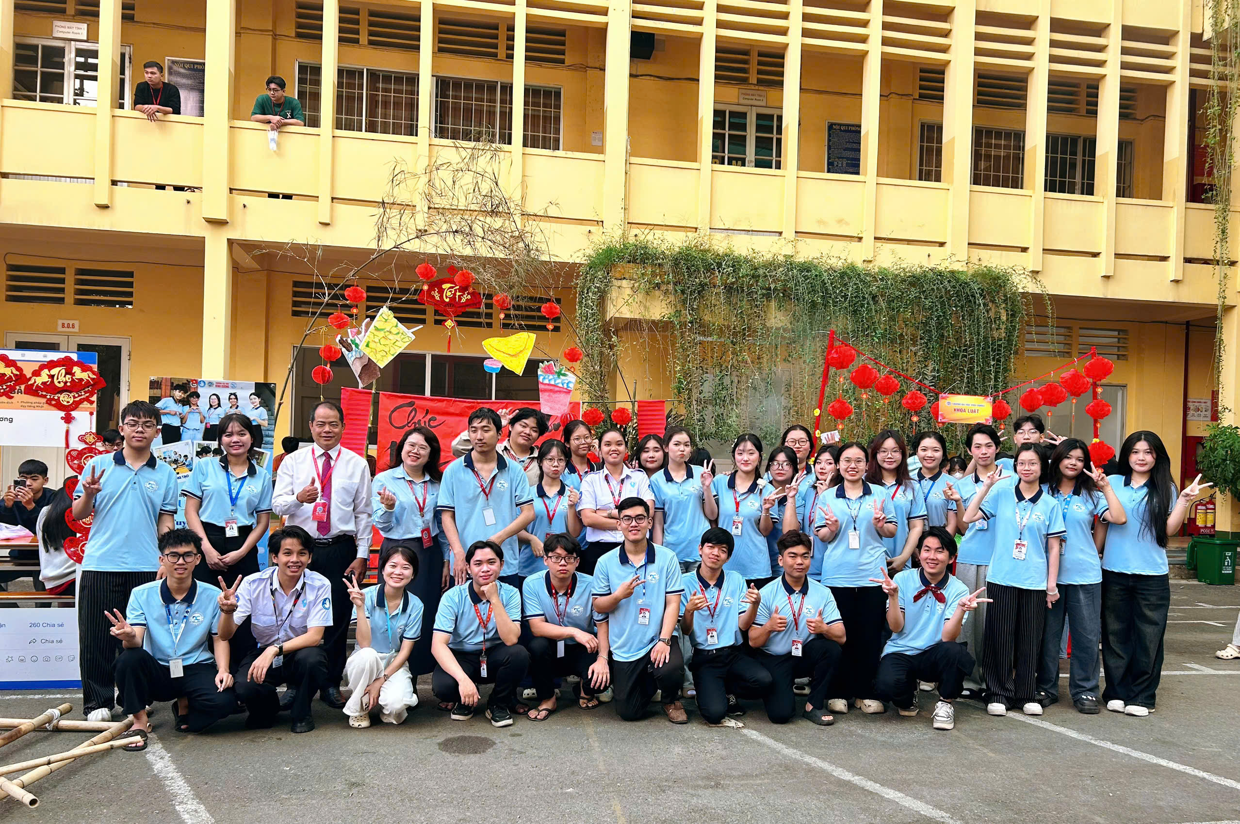 NGẬP TRÀN SẮC XUÂN