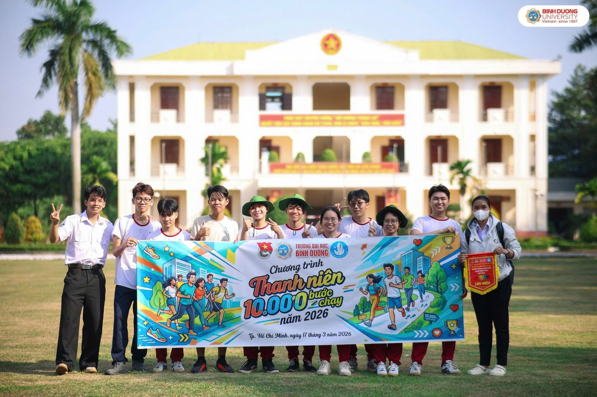 SINH VIÊN KHOA XÃ HỘI HỌC TRUYỀN THÔNG HƯỞNG ỨNG CHƯƠNG TRÌNH “THANH NIÊN 10000 BƯỚC CHẠY NĂM 2026”