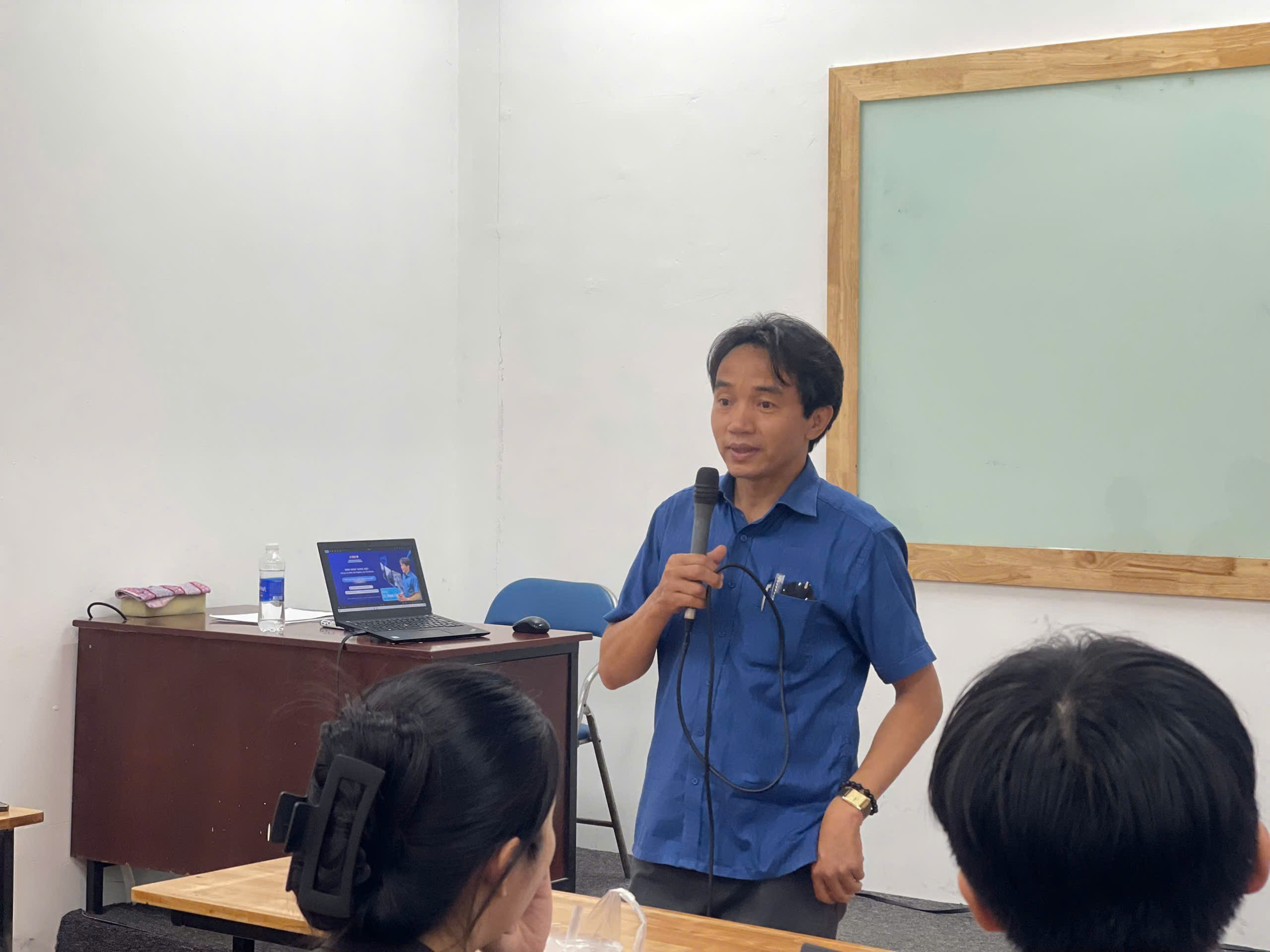 SINH HOẠT KHOA HỌC - NHÌN SÂU XÃ HỘI, HÀNH ĐỘNG VÌ CON NGƯỜI