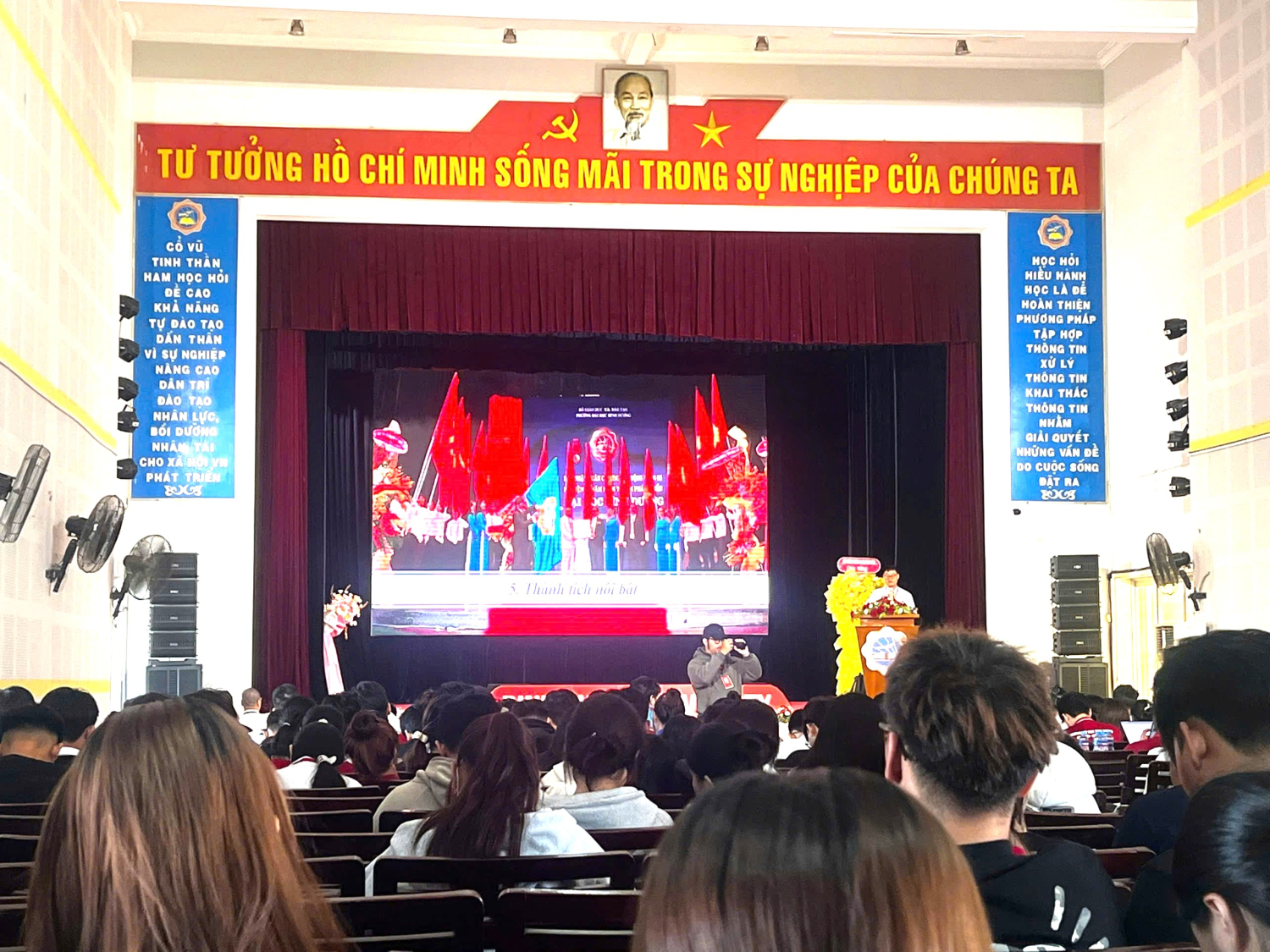 SINH VIÊN K29 KHOA XHH TRUYỀN THÔNG THAM DỰ KHAI MẠC TUẦN SINH HOẠT CÔNG DÂN – SINH VIÊN NĂM HỌC 2026–2027